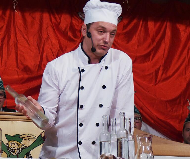 Lässig kochen mit Matze (Matthias) Tratt. Dass zu einem guten Essen auch ein nicht weniger guter Tropfen gehört, wurde bei der Kochshow vorgeführt. Allerdings wurde das Hochprozentige Koch Matze schließlich zum Verhängnis. Lässig kochen mit Matze (Matthias) Tratt. Dass zu einem guten Essen auch ein nicht weniger guter Tropfen gehört, wurde bei der Kochshow vorgeführt. Allerdings wurde das Hochprozentige Koch Matze schließlich zum Verhängnis.
