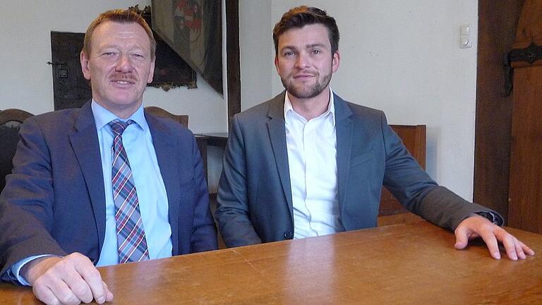Bastian Lange (rechts) ist neuer Allianzmanager der ILE Maindreieck. Links Bürgermeister Peter Juks Bastian Lange (rechts) ist neuer Allianzmanager der ILE Maindreieck. Links Bürgermeister Peter Juks