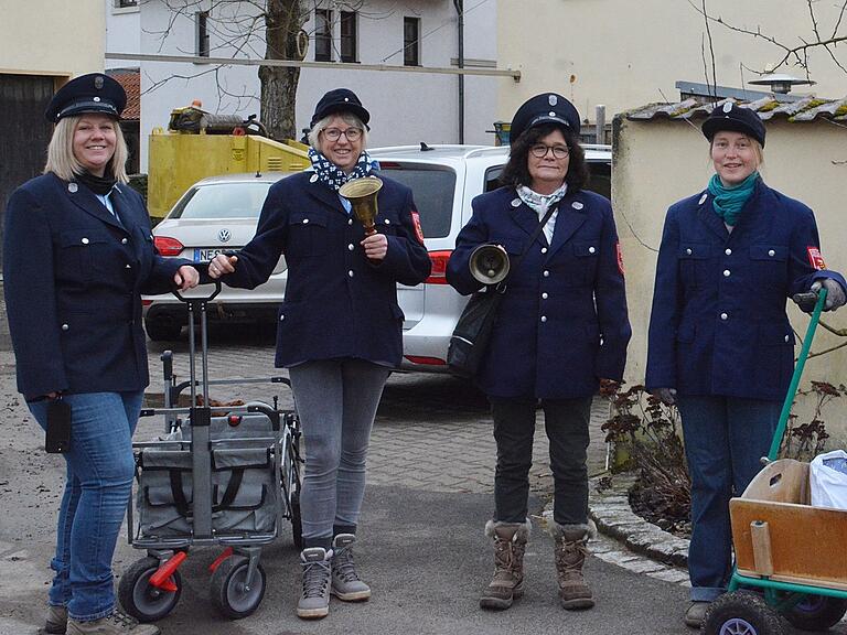 Christina Steinschauer, Manuela Koob, Elke Mauer und Sarah Schöneberg waren in diesem Jahr Tage zuvor im Dorf unterwegs, um Spenden zu sammeln. Christina Steinschauer, Manuela Koob, Elke Mauer und Sarah Schöneberg waren in diesem Jahr Tage zuvor im Dorf unterwegs, um Spenden zu sammeln.