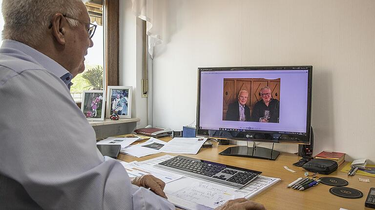 Das Foto mit Franz Beckenbauer hat Manfred Werner natürlich auch digital. Das Foto mit Franz Beckenbauer hat Manfred Werner natürlich auch digital.