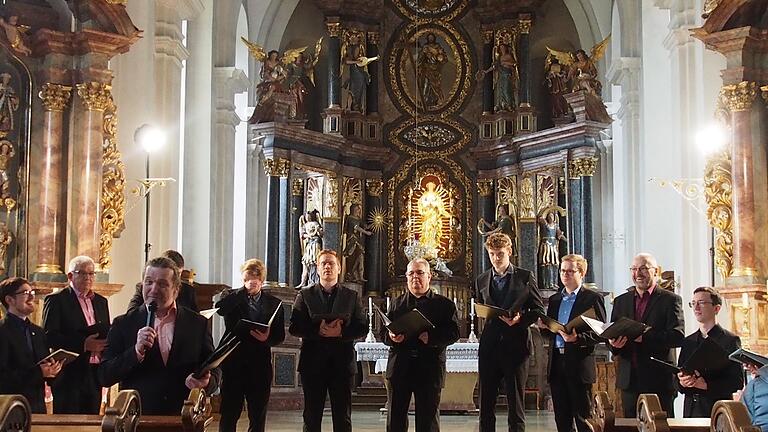 Die beeindruckende Klosterkirche und die Darbietung des MSB-a-Cappella-Juniors-Chors: Klang- und gefühlvolle Stimmen erfüllten den Chorraum.       -  Die beeindruckende Klosterkirche und die Darbietung des MSB-a-Cappella-Juniors-Chors: Klang- und gefühlvolle Stimmen erfüllten den Chorraum.