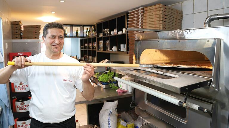 Nur vier Wochen nach der Schließung der Pizzeria da Domenico wurde der Pizzaofen wieder aufgeheizt. Seitdem heißt das Lokal 'Bella Casa'.