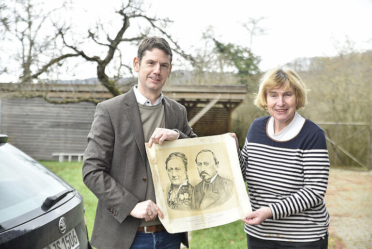 Nachfahrin Hannelore Rectanus hat viele Unterlagen Edmund Stubenrauchs an den Leiter des Staatsarchivs Coburg, Dr. Johannes Staudenmaier, übergeben