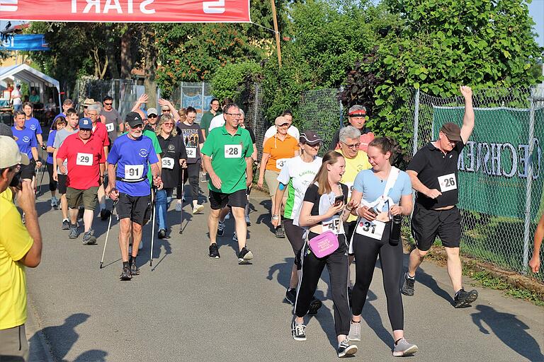 Mit sichtlich Spaß gingen die Walker beim Krackenlauf in Großlangheim an den Start. Mit sichtlich Spaß gingen die Walker beim Krackenlauf in Großlangheim an den Start.