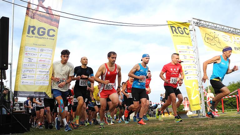 Wald- und Naturlauf in Rannungen       -  Los geht's: Unsere Aufnahme zeigt den Start beim Hauptlauf in Rannungen.