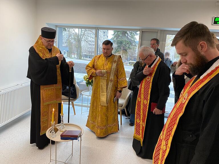 Segnung des renovierten und erweiterten Krankenhaus-Trakts in Würzburgs ukrainischer Partnerstadt Lwiw, links Weihbischof Wolodymyr Hruza. Segnung des renovierten und erweiterten Krankenhaus-Trakts in Würzburgs ukrainischer Partnerstadt Lwiw, links Weihbischof Wolodymyr Hruza.
