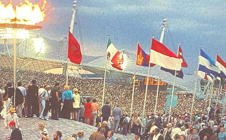 Das mit 70.000 Zuschauerinnen und Zuschauern ausverkaufte Olympiastadion bei einem der begehrten Leichtathletik-Wettbewerbe