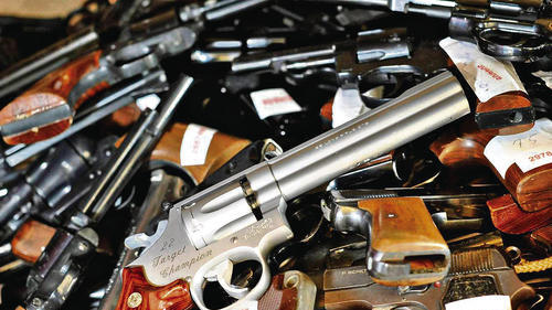 Nach Bekanntgabe des neuen Waffengesetztes wurden im Landratsamt Main-Tauber 850 Waffen abgegeben. Mit einem solchen Ansturm hatte niemand gerechnet.