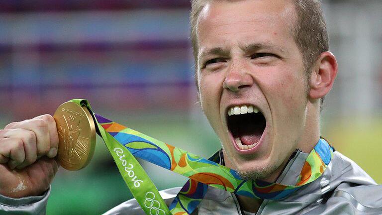 Gold-Fabi       -  Fabian Hambüchen hat's geschafft! Der Turnstar holte sich die Goldmedaille am Reck. Foto: Tatyana Zenkovich