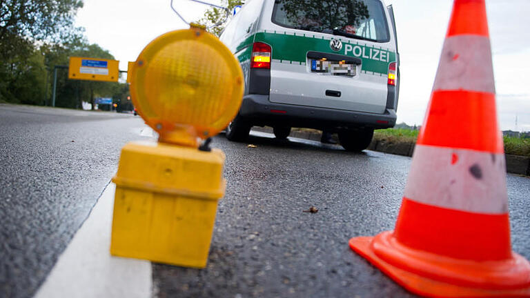 Warnleuchte (Symbolbild) - Warnleuchte (Symbolbild) Warnleuchte (Symbolbild) - Warnleuchte (Symbolbild)