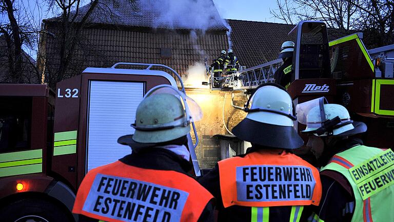 Am 20. Februar brach in der Kartause Estenfeld ein Feuer aus. In den Wochen danach brannte es noch viermal im Dorf. Foto: Angie Wolf