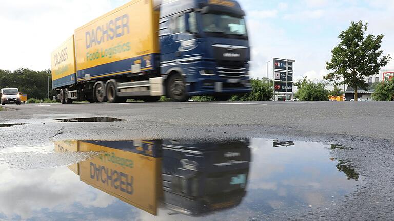 Der Bereich zwischen den Logistiklagern von Post und Netto sowie dem Einkaufszentrum Kaufland gilt als neuralgisches Verkehrsdreieck.