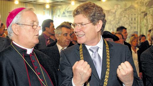 Vor einem Jahr noch Seite an Seite: Bischof Friedhelm Hofmann und OB Georg Rosenthal beim stästischen Neujahrempfang 2011.