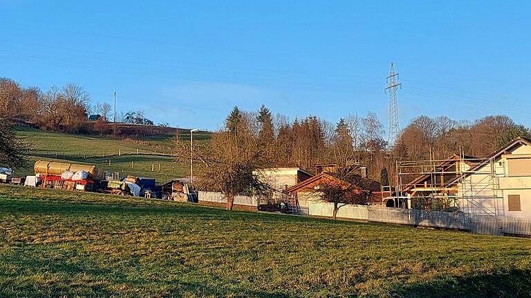 Oberhalb der Häuser entsteht das Baugebiet 'Westlich des Schlangenbrunn' in Bergrothenfels