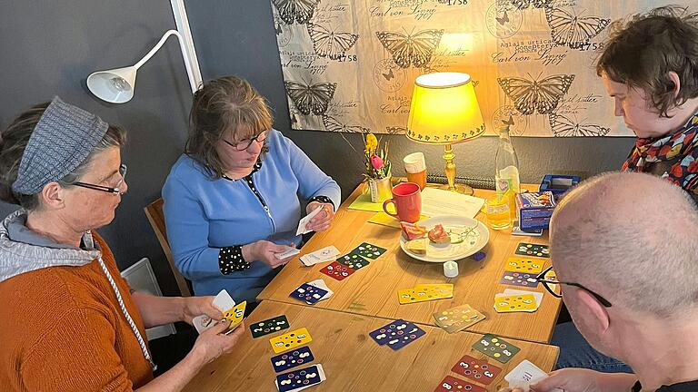 Zocken für die Demokratie. Eindrücke vom Spieleabend 'Karten auf den Tisch' in Ostheim. Zocken für die Demokratie. Eindrücke vom Spieleabend 'Karten auf den Tisch' in Ostheim.