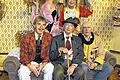 Die Klimbim-Familie: Elisabeth Volkmann (hinten links) und Ingrid Steeger (hinten rechts), Horst Jüssen, Peer Augustinski und Wichart von Roell (vorne von links nach rechts) brachten das Stück &bdquo;Die Klimbim-Familie lebt&ldquo; 2004 auf die Theaterbühnen der Republik.