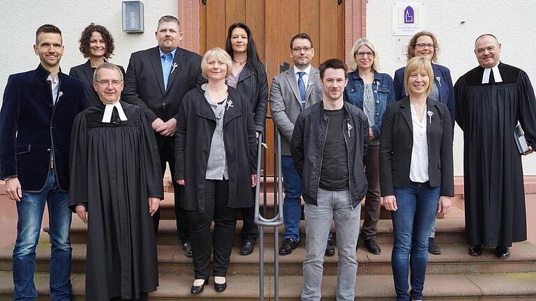 Die Silbernen Konfirmanden feierten vor 25 Jahren ihre Konfirmation. Die Silbernen Konfirmanden feierten vor 25 Jahren ihre Konfirmation.