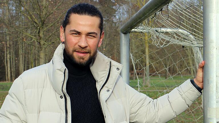 Yusuf Emre Kasal spielte von 2016 bis 2020 für Kahramanmarasspor, den Fußball-Verein aus der türkischen Stadt Kahramanmaras, die in der Nacht auf Montag von den verheerenden Erdbeben in der Südosttürkei getroffen wurde.
