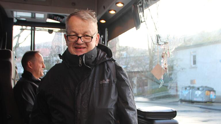 Ist auf den ÖPNV angewiesen, um von Waldfenster nach Bad Kissingen zu kommen: Harald Zehe. Foto: Benedikt Borst       -  Ist auf den ÖPNV angewiesen, um von Waldfenster nach Bad Kissingen zu kommen: Harald Zehe. Foto: Benedikt Borst