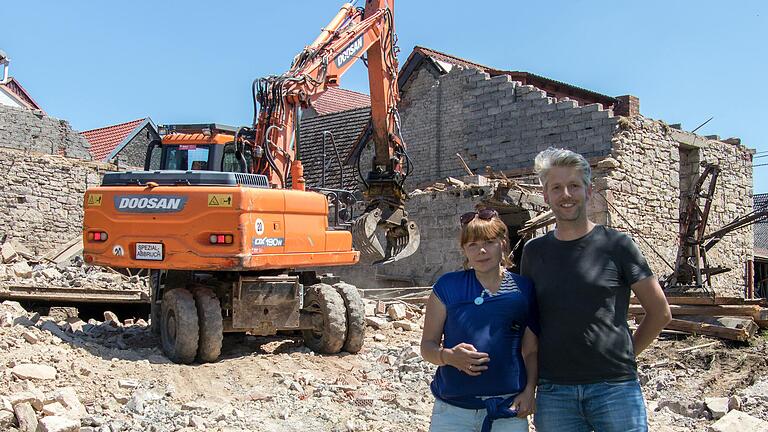 Das Ehepaar Carola und Volker Ammersbach aus Gössenheim hat sich für das Bauen im Ortskern entschieden. Nach Abriss einer Scheune entsteht durch den Neubau eines 

Wohnhauses im Altort neuer Wohnraum.