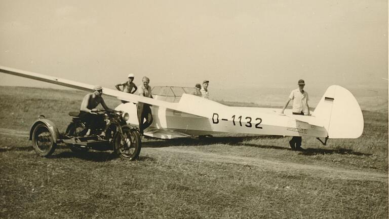 Der Luftsportlclub Kitzingen feiert am Wochenende sein 100-jähriges Bestehen: Mit einem Segelflugzeug des Typs 'Bergfalke 2' (Foto) lernten viele Piloten bis in die 1970er-Jahre das Segelfliegen in Kitzingen.