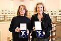 Verleihung Bayerischer Verfassungsorden       -  Die Schauspielerinnen Senta Berger (l) und Michaela May wurden im Landtag mit Verfassungsorden ausgezeichnet.