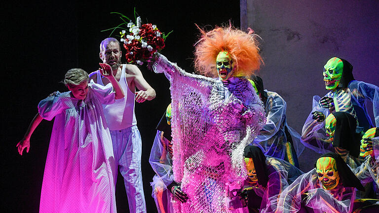 Im MainfrankenTheater Würzburg
wird das Musical 'Anatevka' in der Blauen Halle gespielt. Premiere war am 26.11.2022.