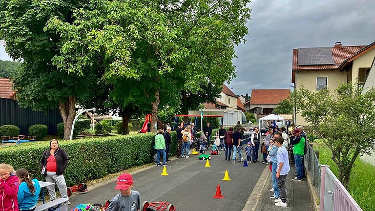 Spielplatzfest in Rottershausen. Der Gemeindejugendpfleger lädt auch in diesem Jahr wieder zum gemeinsamen Spielen und Feiern ein, die exakten Termine stehen aber noch nicht fest. - Spielplatzfest in Rottershausen. Der Gemeindejugendpfleger lädt auch in diesem Jahr wieder zum gemeinsamen Spielen und Feiern ein, die exakten Termine stehen aber noch nicht fest. Spielplatzfest in Rottershausen. Der Gemeindejugendpfleger lädt auch in diesem Jahr wieder zum gemeinsamen Spielen und Feiern ein, die exakten Termine stehen aber noch nicht fest. - Spielplatzfest in Rottershausen. Der Gemeindejugendpfleger lädt auch in diesem Jahr wieder zum gemeinsamen Spielen und Feiern ein, die exakten Termine stehen aber noch nicht fest.