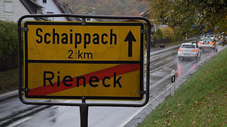 Das Ortsende von Rieneck in Richtung des Gemündener Stadtteils Schaippach: Für die Fertigstellung der Umgehungsstraße (Staatsstraße 2303) soll die Verbindung drei Monate lang gesperrt werden. Das Ortsende von Rieneck in Richtung des Gemündener Stadtteils Schaippach: Für die Fertigstellung der Umgehungsstraße (Staatsstraße 2303) soll die Verbindung drei Monate lang gesperrt werden.