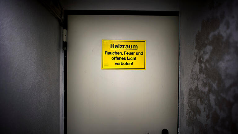 Abwrackprämie für Heizungen noch in Ressortabstimmung.jpeg       -  Sogar Heizräume wie hinter dieser Tür bergen nun politische Brisanz: Der Grund sind die Heizungsgesetz-Pläne der Ampel-Regierung.