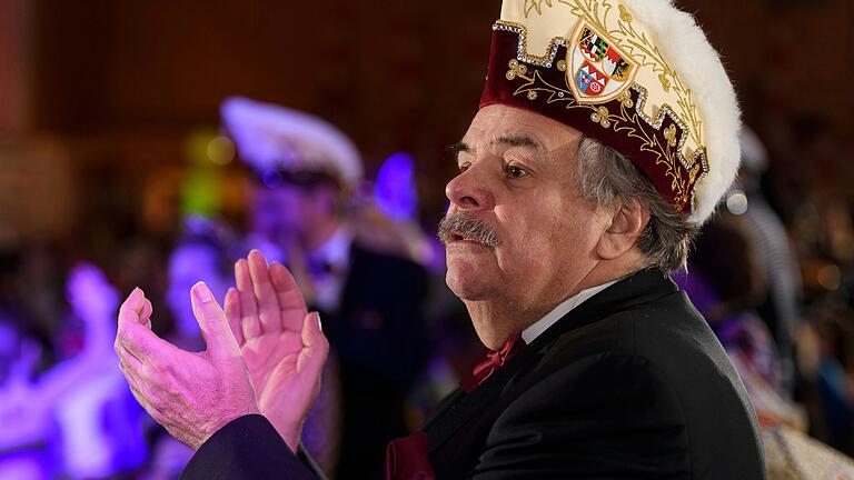 Über mehrere Jahre war Norbert Schober Ordenskanzler des Fastnachtverbandes Franken – in dieser Funktion nahm er 2020 auch an der KiKaG-Sitzung teil, in der Ministerpräsident Markus Söder den Schlappmaulorden erhielt. Über mehrere Jahre war Norbert Schober Ordenskanzler des Fastnachtverbandes Franken – in dieser Funktion nahm er 2020 auch an der KiKaG-Sitzung teil, in der Ministerpräsident Markus Söder den Schlappmaulorden erhielt. 