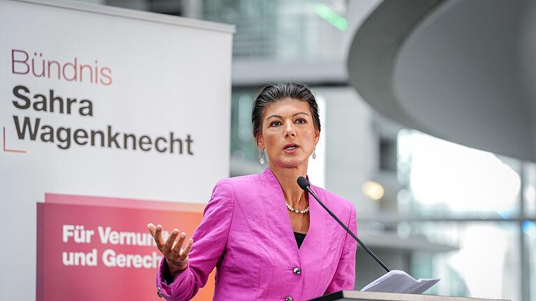 Sahra Wagenknecht       -  Die BSW-Chefin Sahra Wagenknecht kritisiert die jüngste Bundestagsrede von CDU-Chef Friedrich Merz zur Ukraine-Politik scharf. (Archivbild)