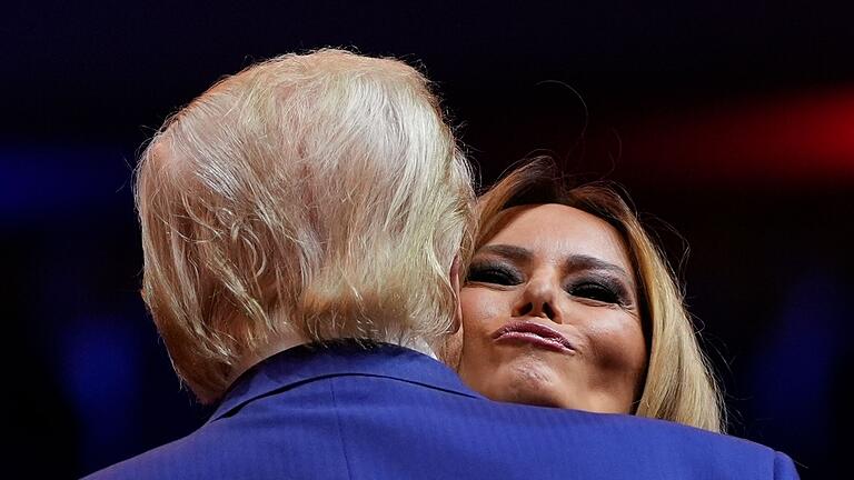 Wahlkampf in den USA - Trump in New York       -  Seltener Auftritt: Auch Melania Trump unterstützte ihren Mann in New York.