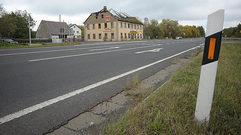 Das ehemalige Gasthaus Schwarze Pfütze ist im Gutachten nur mit einem symbolischen Verkehrswert von einem Euro angesetzt. Der Anwalt, der im Auftrag des Gläubigers die Zwangsversteigerung betreibt, geht aber von einem nicht unbeträchtlichen fünfstelligen Betrag bei der Versteigerung aus.