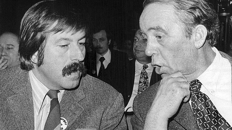 Günter Grass gestorben       -  1972: Böll (rechts) mit Günter Grass beim SPD-Parteitag