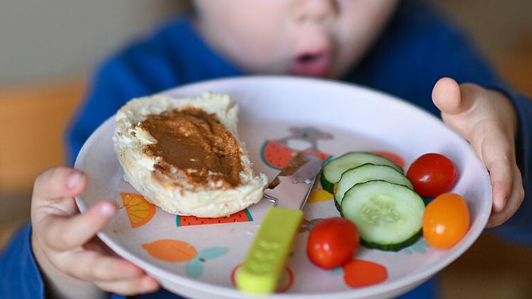 Vegetarisches Essen für Kinder       -  Für Kinder muss vegetarische Ernährung besonders gut gemacht sein, sagen Fachleute.