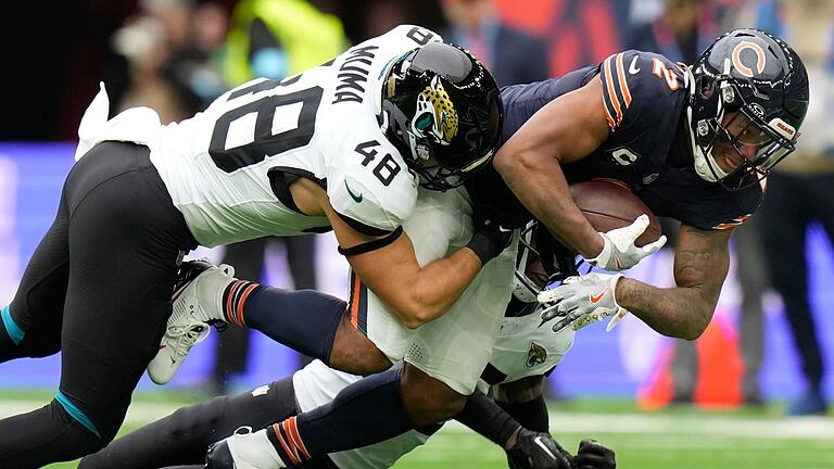 Chicago Bears - Jacksonville Jaguars - Kaum zu halten: Die Chicago Bears um Wide Receiver DJ Moore (r). Chicago Bears - Jacksonville Jaguars - Kaum zu halten: Die Chicago Bears um Wide Receiver DJ Moore (r).