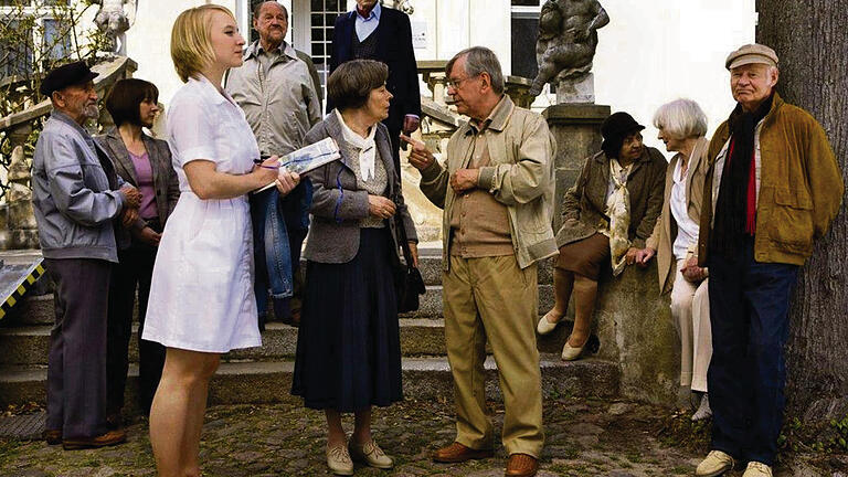 Seniorenkomödie: Die Burg-Lichtspiele Mühlbach zeigen in der Vhs-Filmauslese „Bis zum Horizont, dann links“ am Sonntag, 2. September, um 11.15 Uhr, sowie am Dienstag, 4., und Mittwoch, 5. September, jeweils um 20 Uhr. Nach amerikanischen und französischen Seniorenkomödien kommt nun mit Bernd Böhlichs neuestem Film eine deutsche Variante in die Kinos. Seniorenkomödie: Die Burg-Lichtspiele Mühlbach zeigen in der Vhs-Filmauslese „Bis zum Horizont, dann links“ am Sonntag, 2. September, um 11.15 Uhr, sowie am Dienstag, 4., und Mittwoch, 5. September, jeweils um 20 Uhr. Nach amerikanischen und französischen Seniorenkomödien kommt nun mit Bernd Böhlichs neuestem Film eine deutsche Variante in die Kinos.