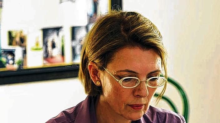 Märchen-Kunst: Illustratorin Lisbeth Zwerger bei der Arbeit.