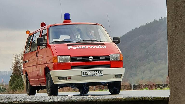 Die notwendigen Reparaturen am Mehrzweckfahrzeug der Karlburger Feuerwehr würden seinen Wert deutlich übersteigen. Jetzt wurden Aufträge für die Beschaffung eines neuen Fahrzeugs vergeben.&nbsp;