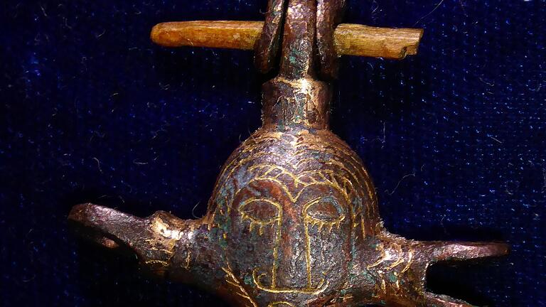 Diese älteste bekannte Christusdarstellung in der ganzen Region wurde auf Burg Steineck gefunden und ist ab 13. April im Museum Poppenlauer zu sehen.       -  Diese älteste bekannte Christusdarstellung in der ganzen Region wurde auf Burg Steineck gefunden und ist ab 13. April im Museum Poppenlauer zu sehen.