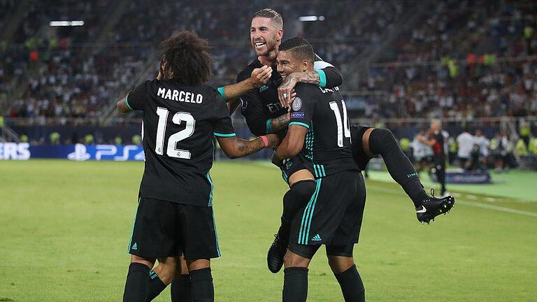 Real Madrid - Manchester United - Die Spieler von Real Madrid bejubeln den vierten Sieg im europäischen Supercup. Real Madrid - Manchester United - Die Spieler von Real Madrid bejubeln den vierten Sieg im europäischen Supercup.