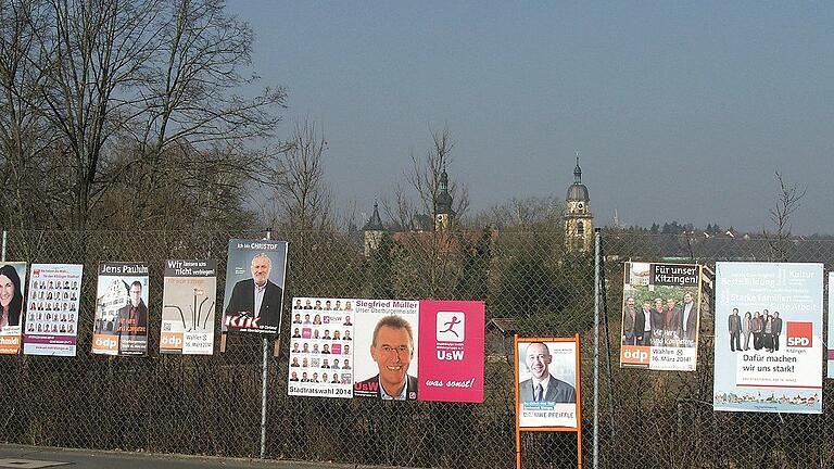 Bei Wahlen &ndash; hier ein Bild aus dem März 2014 in Kitzingen &ndash; versuchen die Parteien auch mit Plakaten zu überzeugen. Sie zu zerstören, ist eine Straftat, wie jetzt drei junge Leute vor dem Kitzinger Jugendrichter erfahren mussten. Archiv-