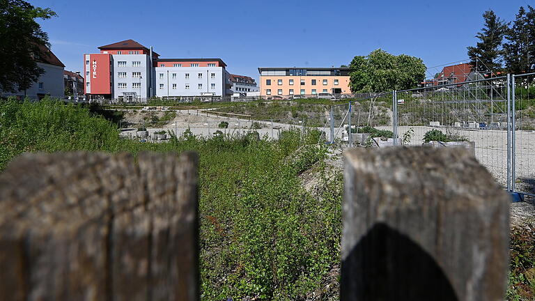 Gersthofer Loch /  Potenzialfläche.jpeg       -  Für manche Stadträte gilt das 'Gersthofer Loch' als Potenzialfläche. In den Google-Rezensionen kommt es auch in seinem aktuellen Zustand gut an.