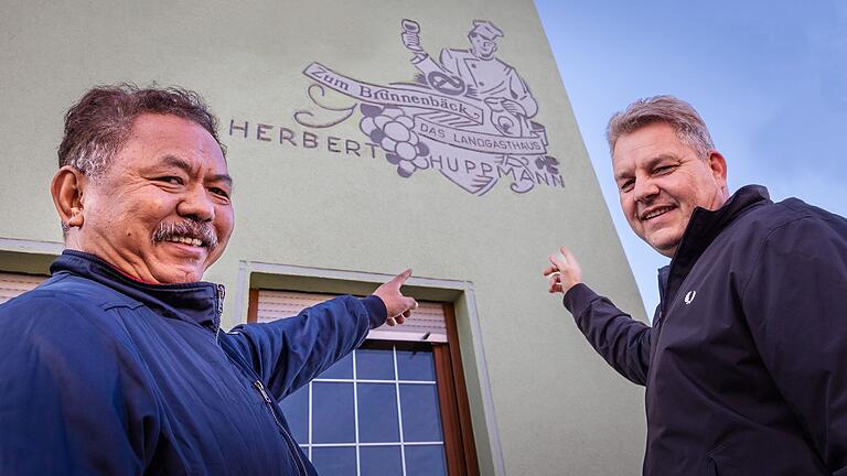 Die beiden Pächter Namkha Masta (links) und Andy Krüger wollen das Restaurant 'Zum Brunnenbäck' nach Umbauarbeiten im März eröffnen.