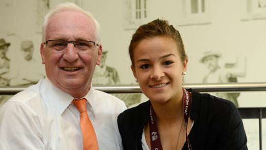 Empfang Lena Lotzen       -  Empfang der Gemeinde Höchberg für die Fußball-Europameisterin Lena Lotzen.