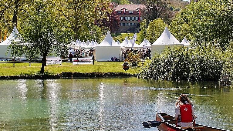 Rund um die Pagodenzelte zwischen See und Schloss gibt es viele schöne Dinge zu entdecken.