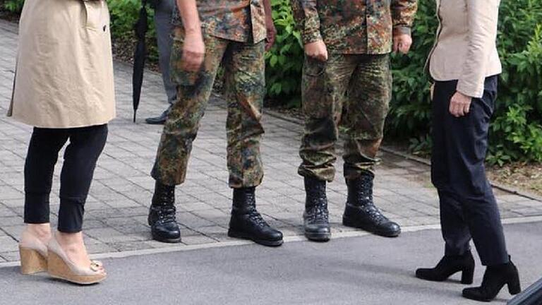 #BTW17 - Herr Czygan wählt       -  Antreten in Hammelburg: Sind das die falschen Schuhe? Foto: Facebook/Bär