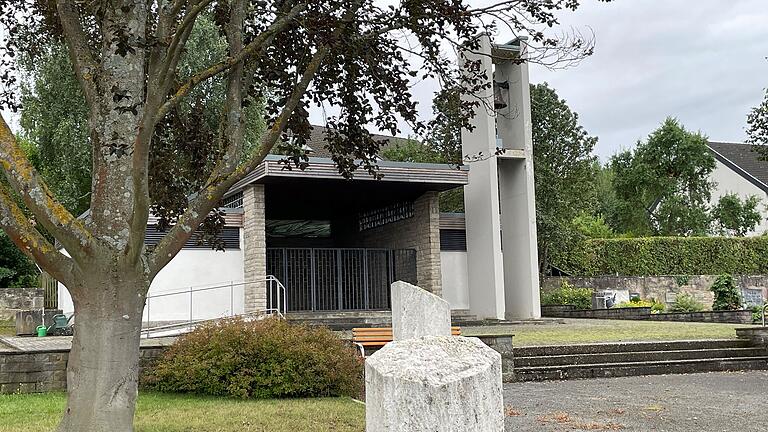 Am Sälzer Friedhof wurden nun schon mehrere Male die Pflanzen zweier Gräber mit Salz bestreut. Am Sälzer Friedhof wurden nun schon mehrere Male die Pflanzen zweier Gräber mit Salz bestreut.
