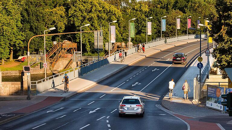 Der Neubau der Maxbrücke in Schweinfurt könnte sich auf Jahre verschieben. Die SPD fordert im Zusammenhang mit dem Trittstein-Konzept und der Gestaltung des Stadteingangs konkrete Pläne für die Umgestaltung der Mainlände und der Gutermannpromenade.